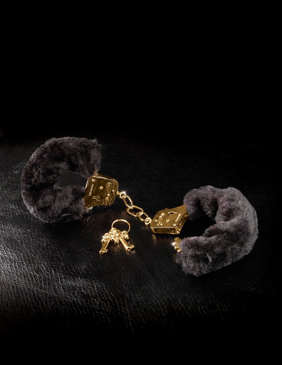 Наручники металлические затянутые мехом цвет черный, серия: Gold Deluxe  Furry Cuffs — «Shop-Adler» Интим магазин в Адлере