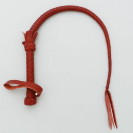Плетка с рукояткой (цвет красный) длина 90см