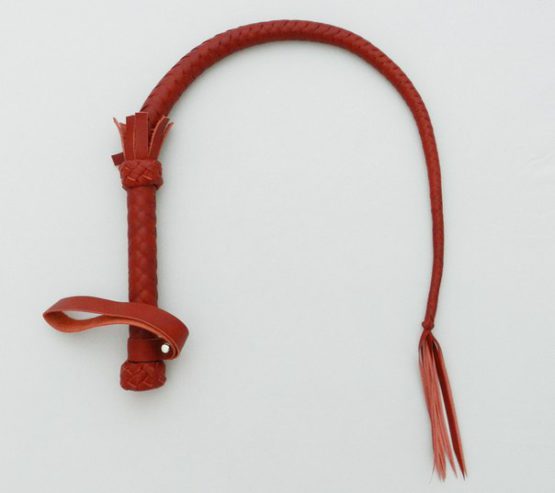 Плетка с рукояткой (цвет красный) длина 90см